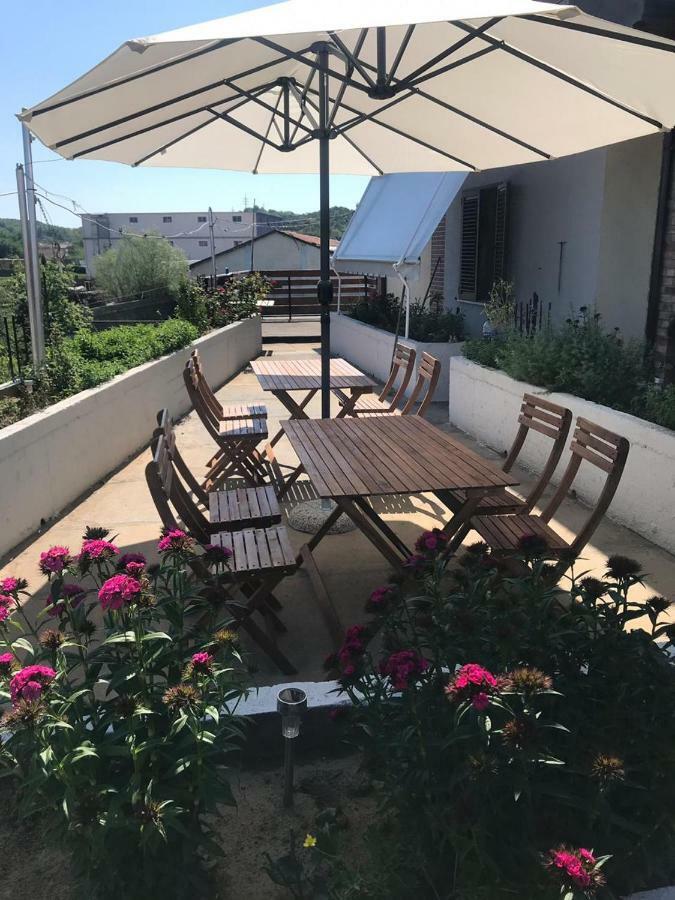 Sara'S Villa Shkodër エクステリア 写真